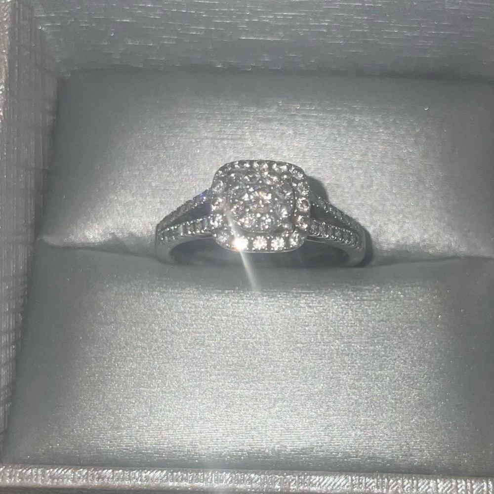 Wedding ring - Picture 3 of 3